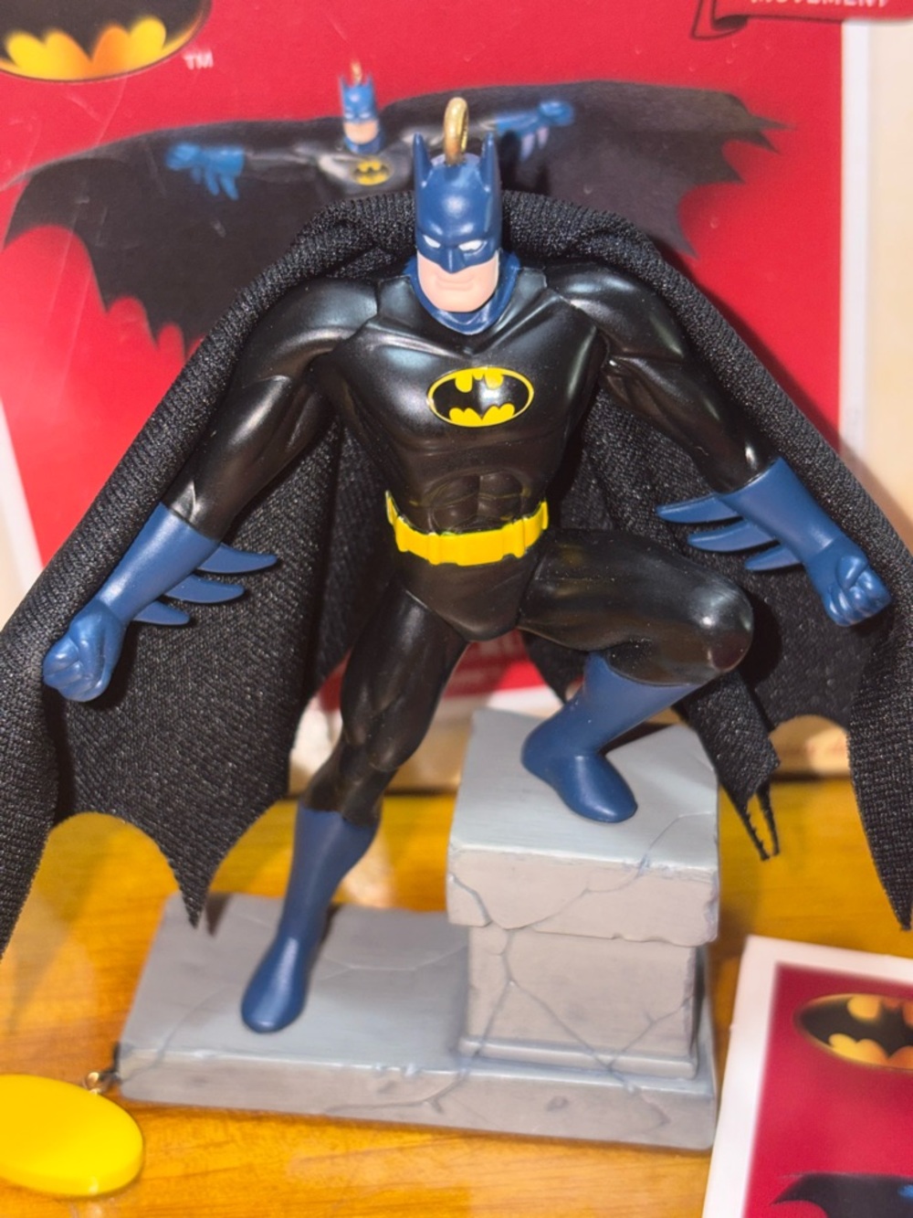 2004 Hallmark Keepsake "The Caped Crusader" Batman ornament - Picture 5 of 8